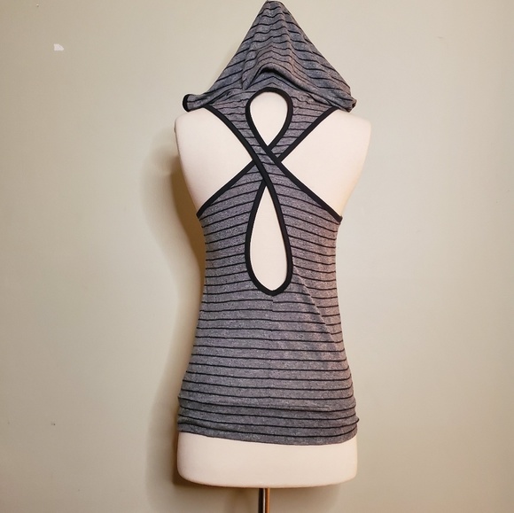 Sleeveless Open Back Hoodie - Picture 4 of 5